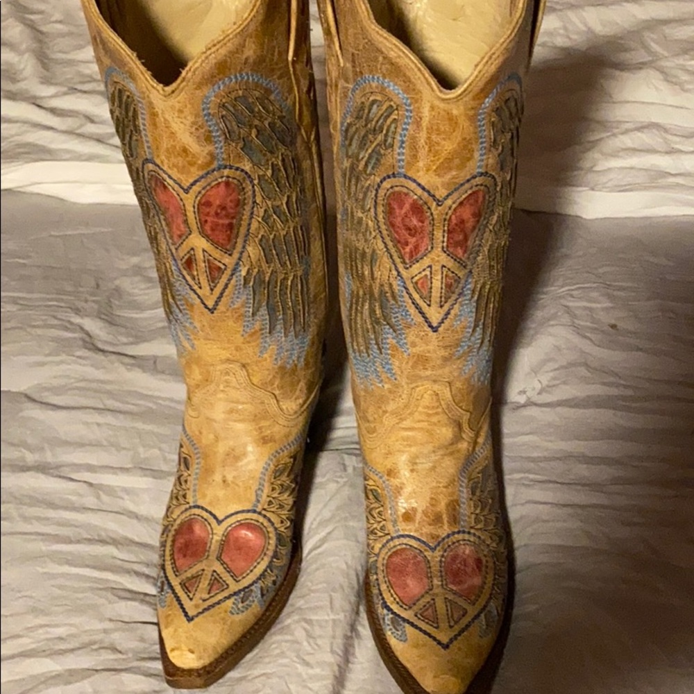 Corral heart wing boot size 7m